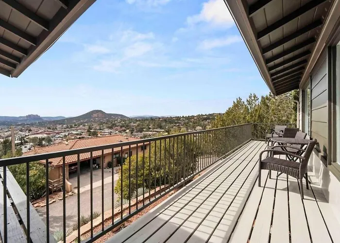 Of Uptown With Panoramic Views And Hot Tub