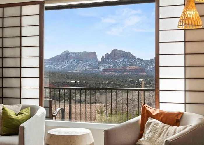 Of Uptown With Panoramic Views And Hot Tub