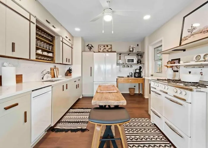 Of Uptown With Panoramic Views And Hot Tub Holiday home *